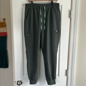 FIGS Women’s High Waisted Uman Relaxed Jogger Scrub Pants (bonsai)